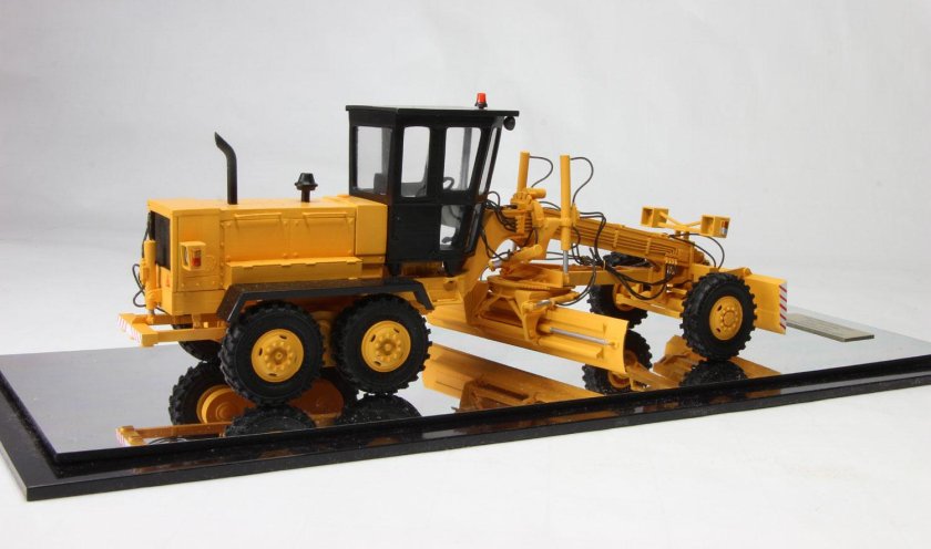 ДЗ-143 автогрейдер