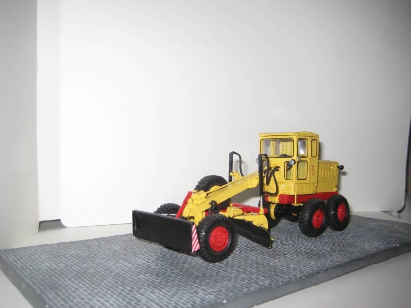 Автогрейдер д 598