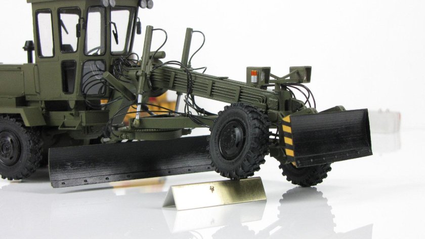 ДЗ-143 автогрейдер 1/43