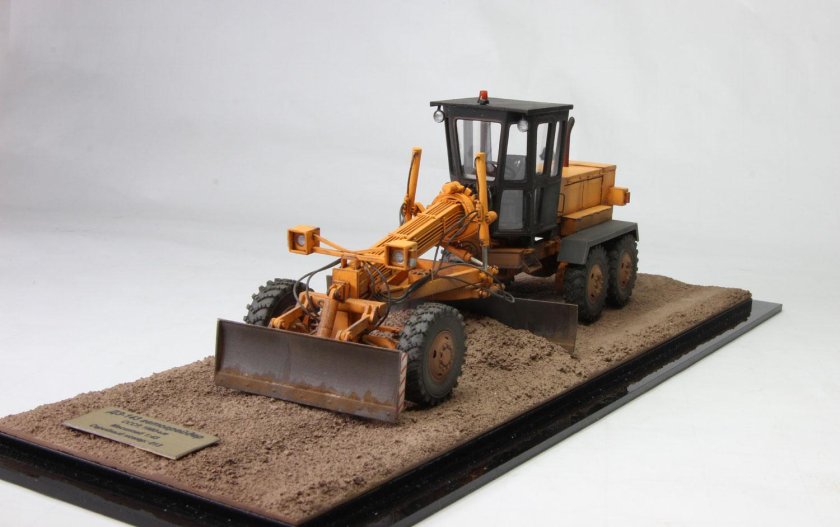 ДЗ-143 автогрейдер 1/43