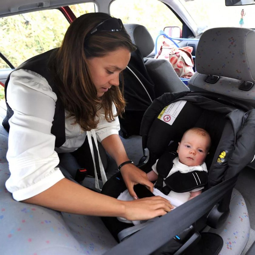 Автолюлька в машине