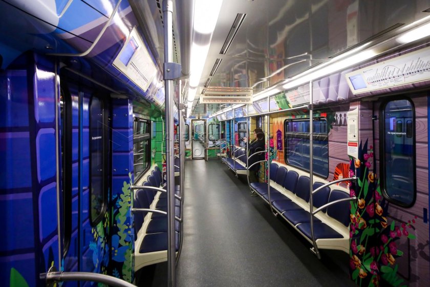 Поезд метро