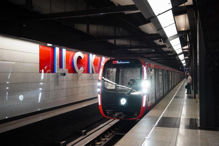 Поезд метро