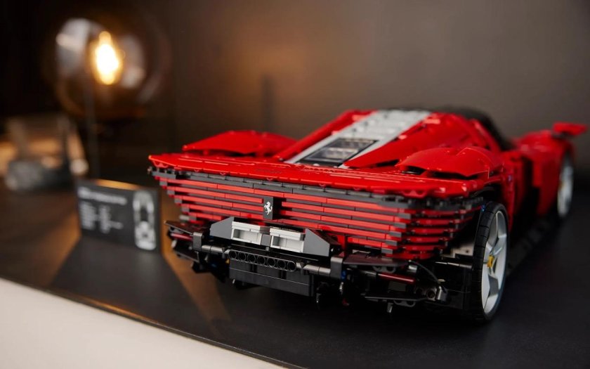 Наборы LEGO 42143