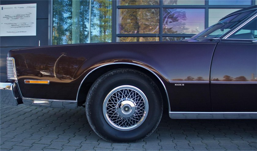 Lincoln continental 1979 mark v