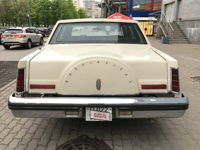 Lincoln continental 1981