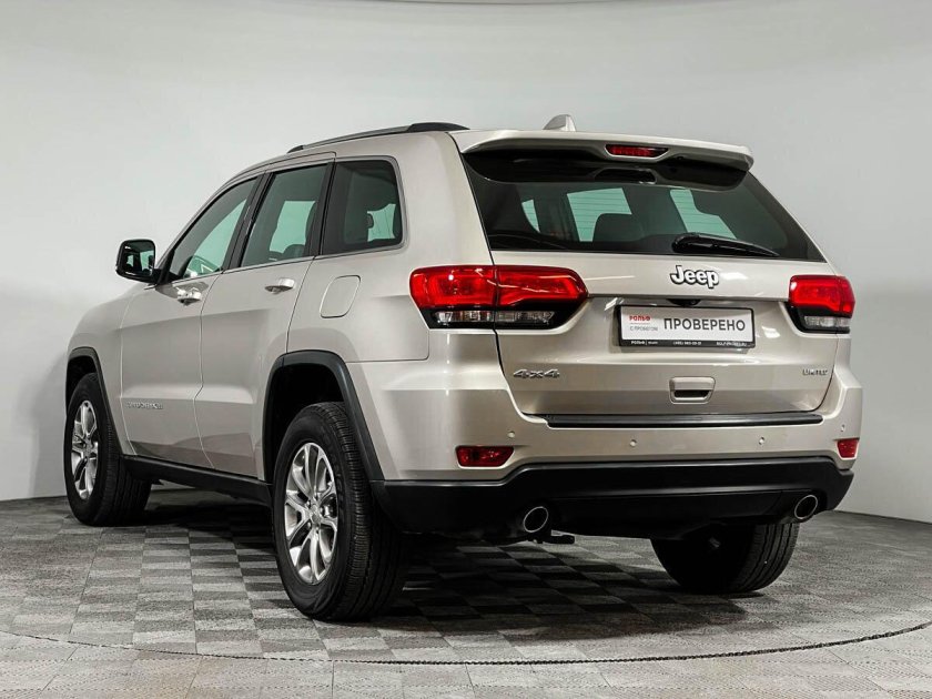 Бежевый внедорожник