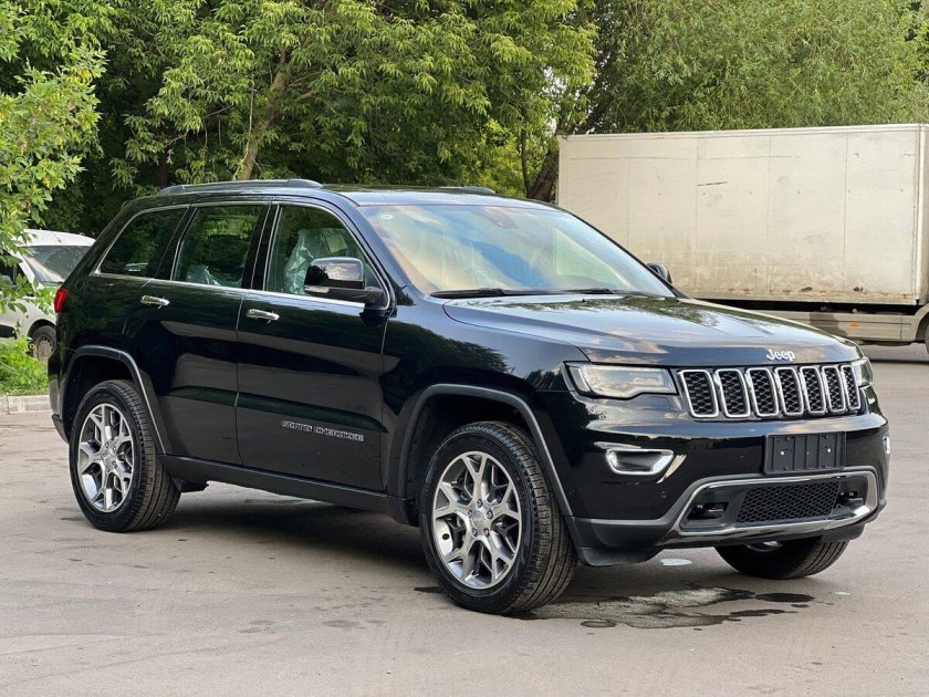 Jeep Cherokee черный