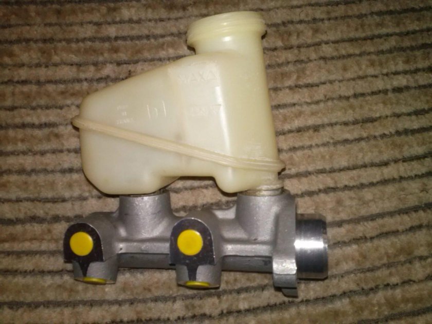 Главный тормозной цилиндр Опель кадет