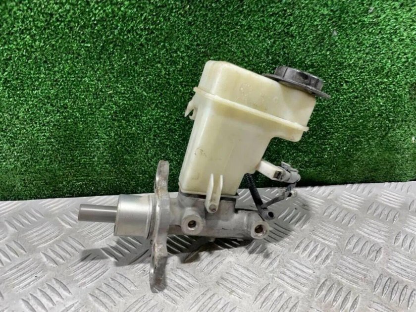 Тормозные трубки главный цилиндр Мерседес в 212