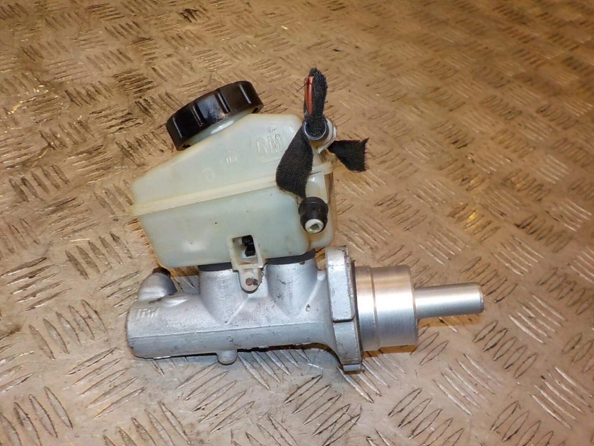 Главный тормозной цилиндр Опель Астра