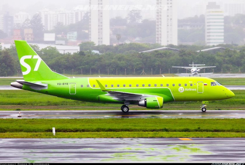 Embraer 170 самолет s7