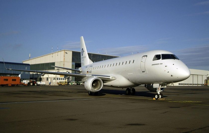Самолет Embraer rj170
