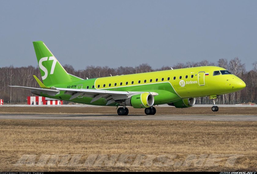 Самолет Embraer rj170