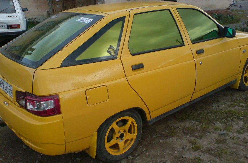 ВАЗ 2112 желтая