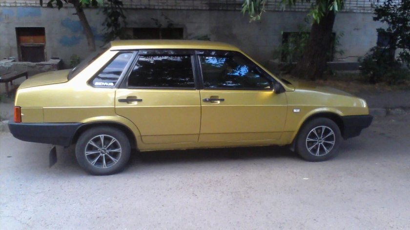 ВАЗ 21099 цвет Золотая Нива