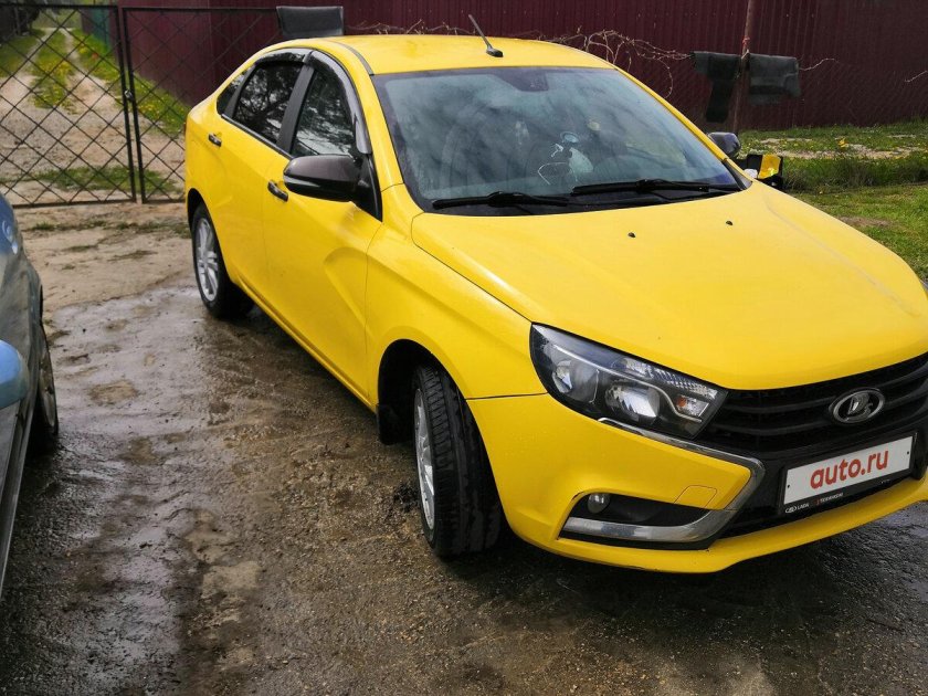 Лада Веста желтая