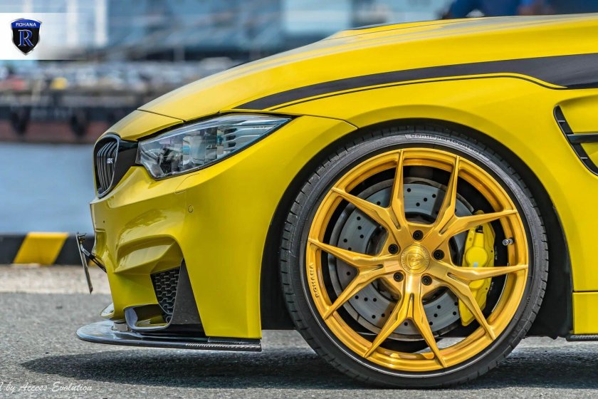 BMW m4 желтая