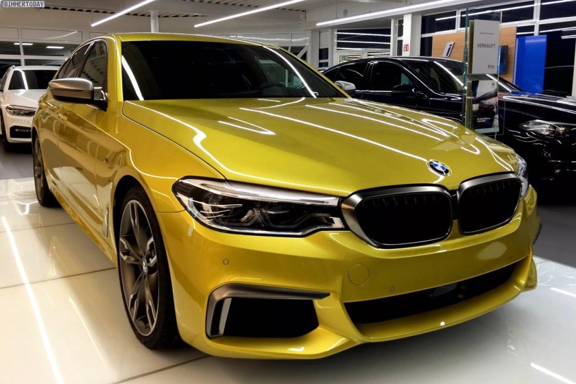BMW 5 g30 желтая