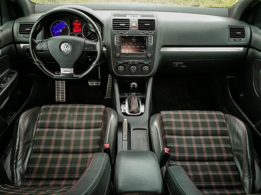 Гольф 5 GTI салон