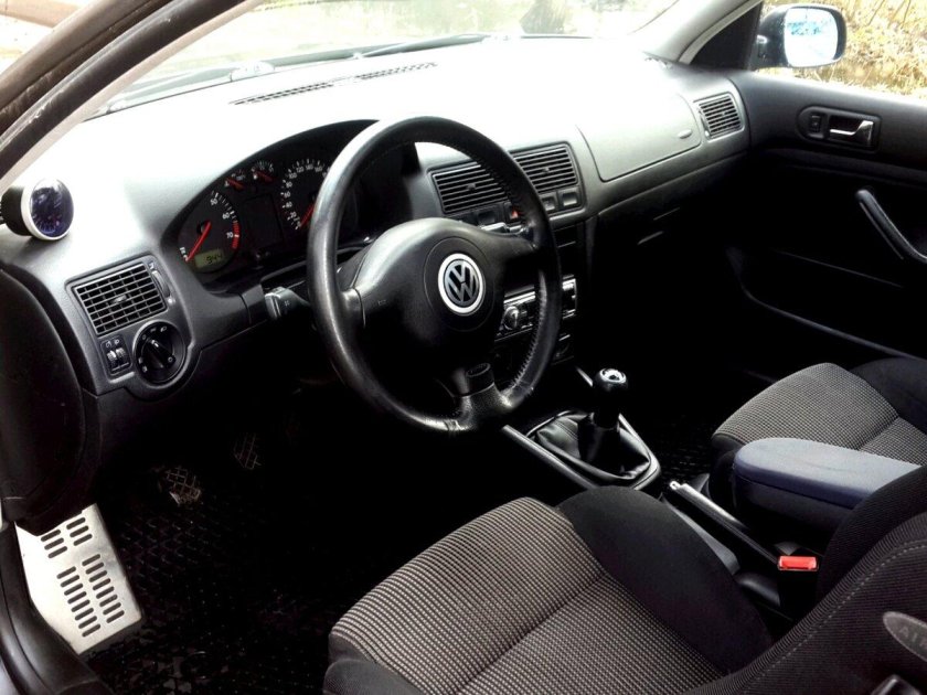 Volkswagen Golf 4 салон
