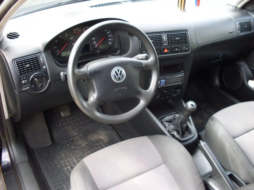 Гольф 4 2002 салон