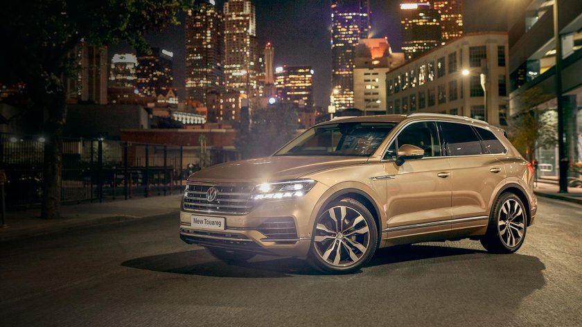 Фольксваген Туарег 2019 золотистый
