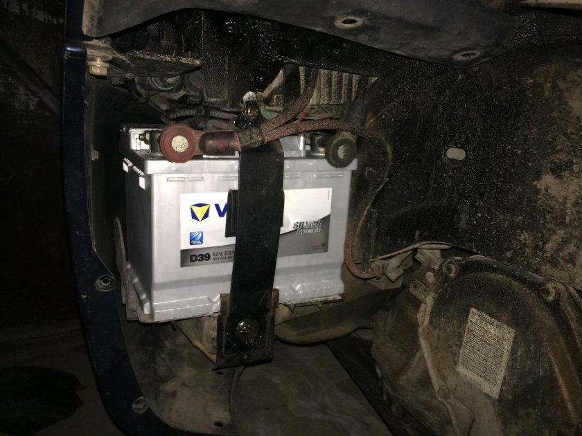 Крайслер 2008 2,4 аккумулятор