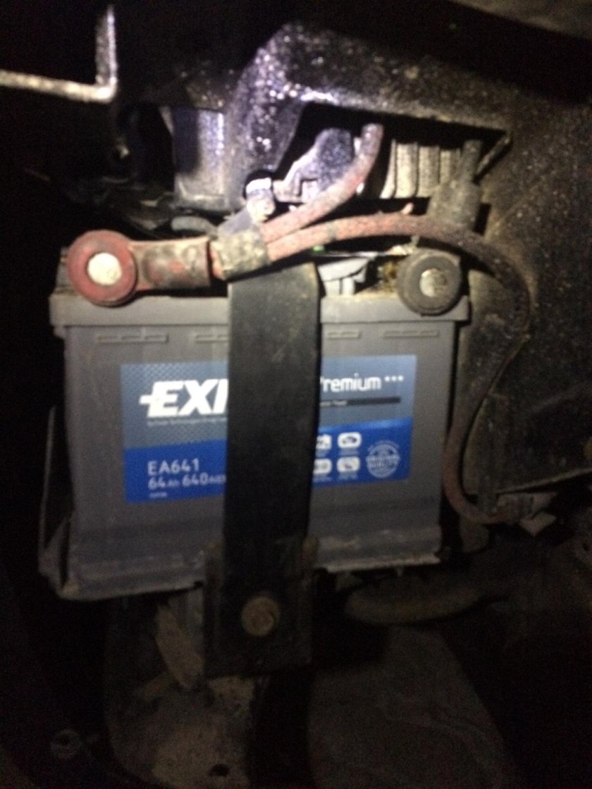 Крайслер 2008 2,4 аккумулятор