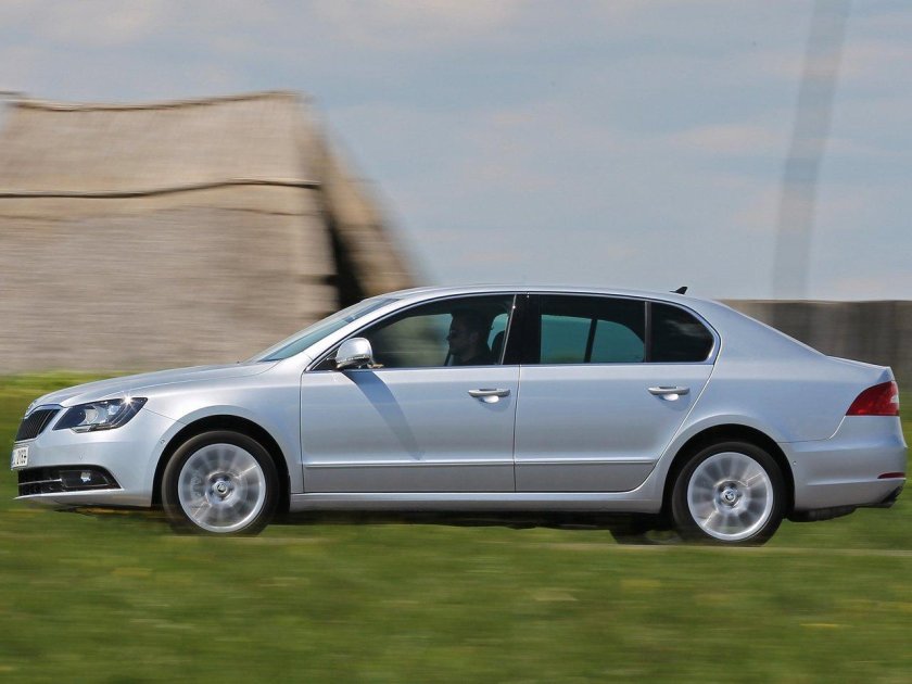 Skoda Superb лифтбек