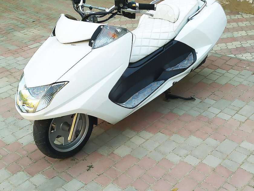 Китайский макси скутер 150