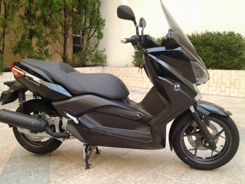 Скутер Квантум 125