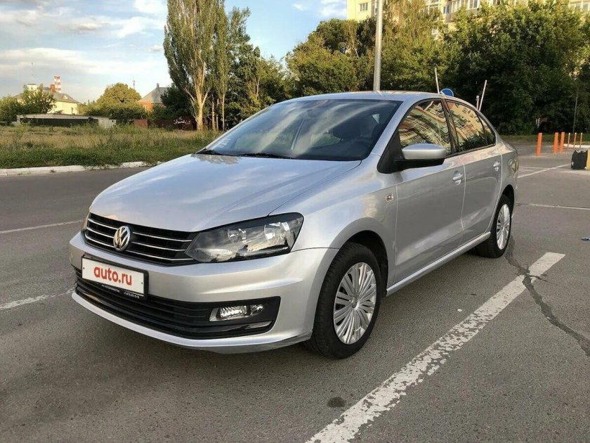 Фольтсфаген поло серебристый