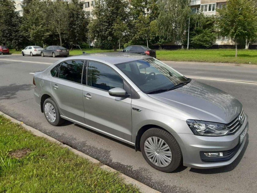 Фольцвагин Полло серебристый