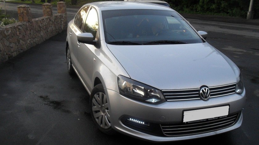 Фольксваген поло серебристый