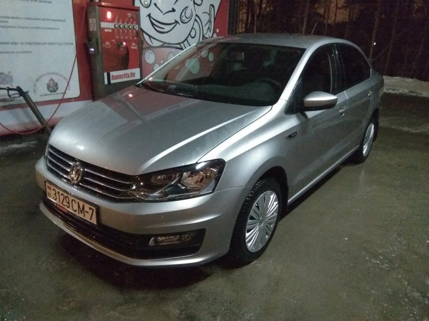 VW Polo Liftback серебристый Tungsten