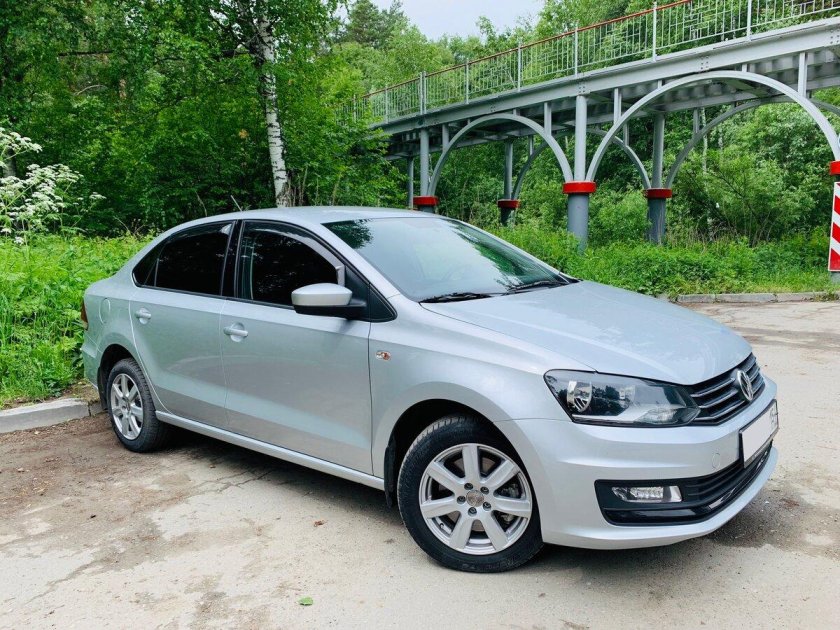 Фольксваген поло серебристый
