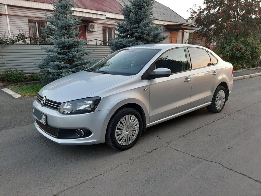 Фольксваген поло серебристый