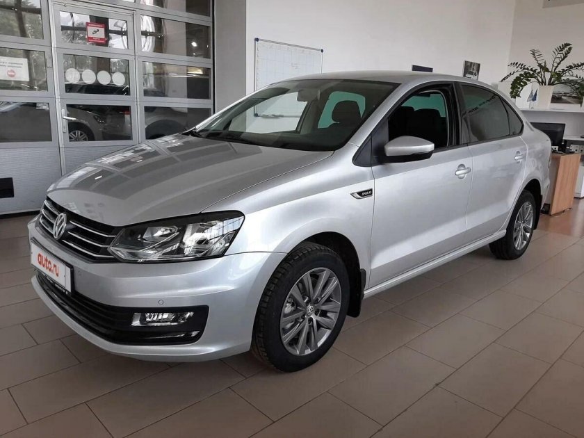 Серебристый Фольксваген поло 4