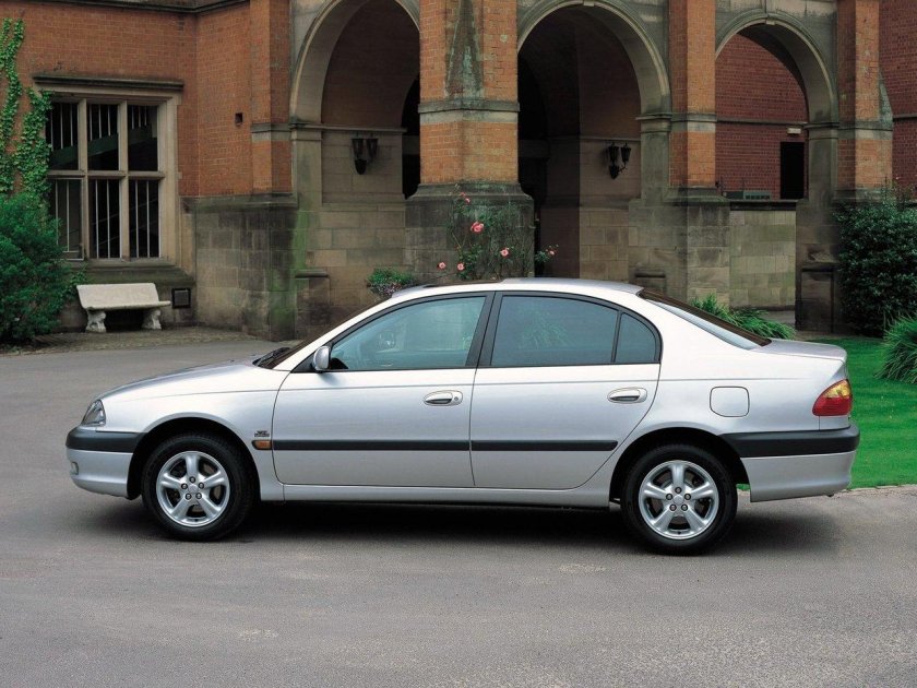 Тойота Авенсис 2000