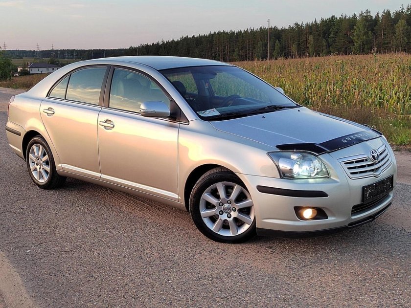 Тойота Авенсис лифтбек 2006