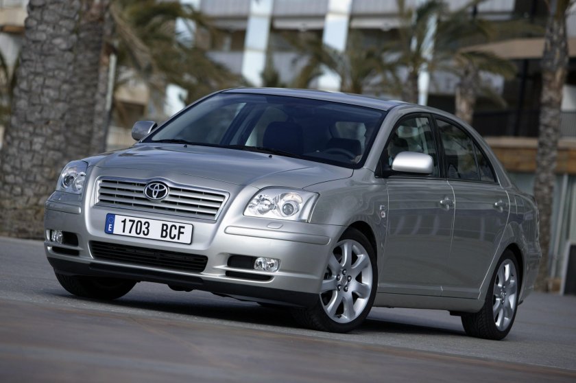 Тойота Авенсис седан 2003
