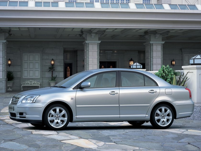 Тойота Авенсис седан 2003