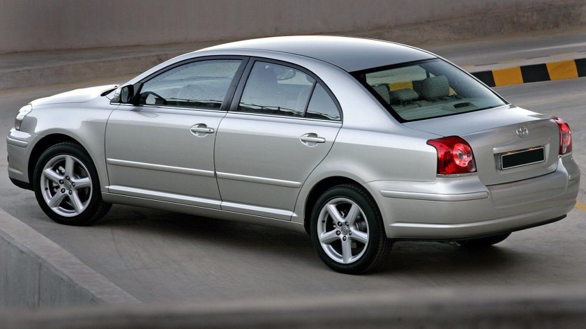 Тойота Авенсис седан 2003