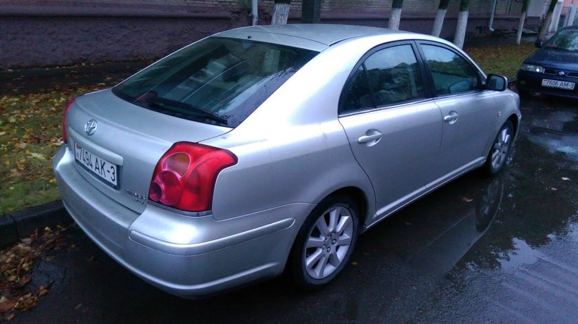 Toyota avensis 2003