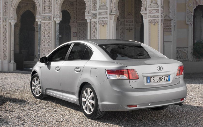 Тойота Авенсис седан 2009