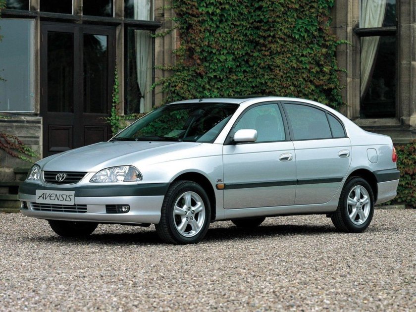 Toyota Avensis 1 поколения