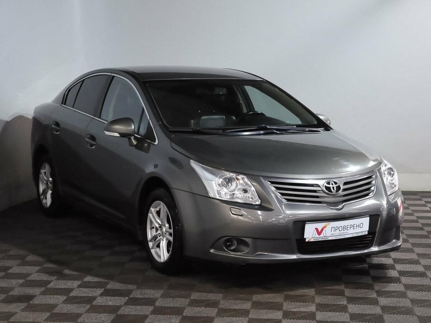 Тойота Авенсис 2010