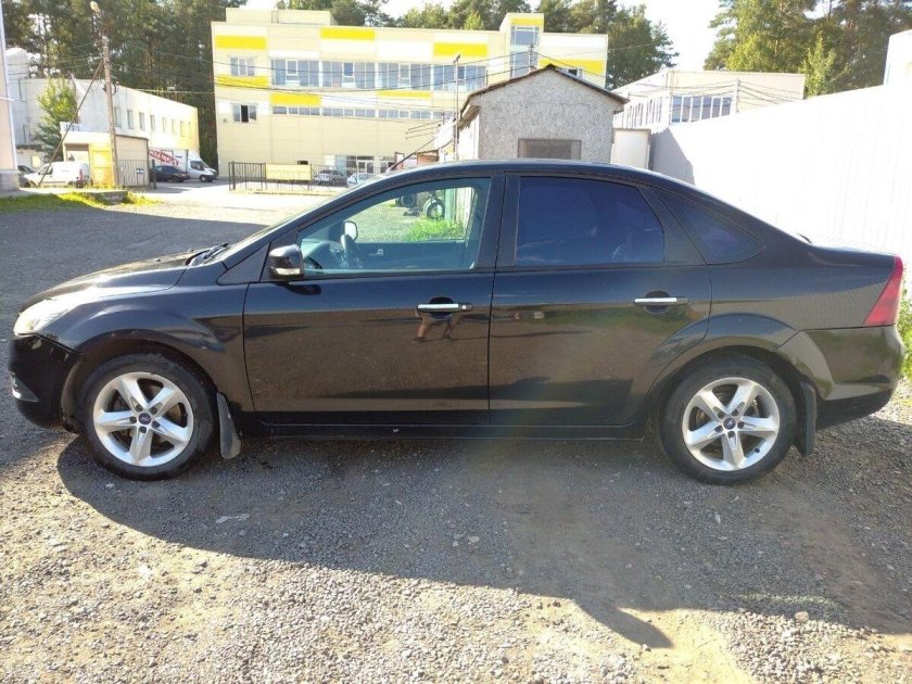 Форд фокус 2чорный седан