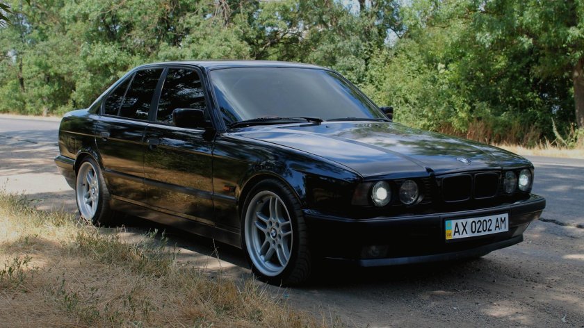 БМВ е34 черная